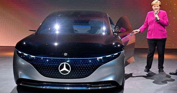 Daimler Plans 10,000 Layoffs Amid Auto Industry’s Electric Vehicle Pivot